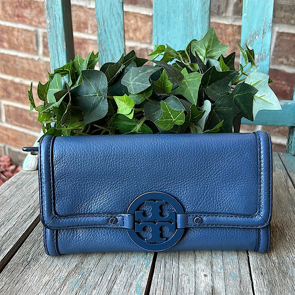 TORY BURCH Blue Snap Front/Magnetic Logo Amanda Wallet